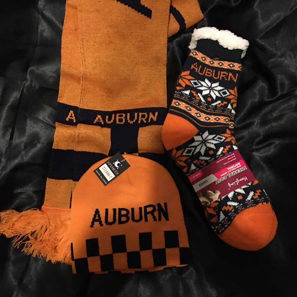 AUBURN WINTER SCARF/SKULL CAP SET WITH FOOTIE SOCKS. NEW.